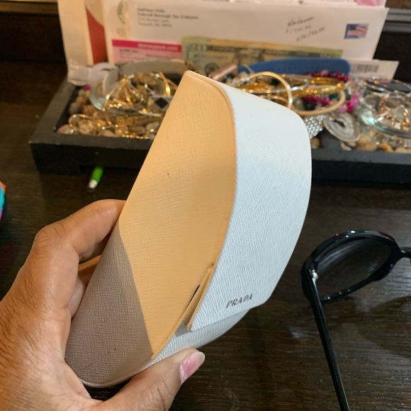 Sunglasses - Picture 7 of 8